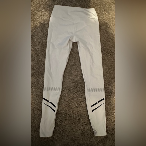 Very good condition ALO yoga size small leggings. - Picture 3 of 9